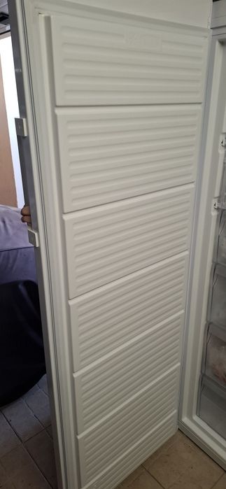 Arca vertical, marca Indesit