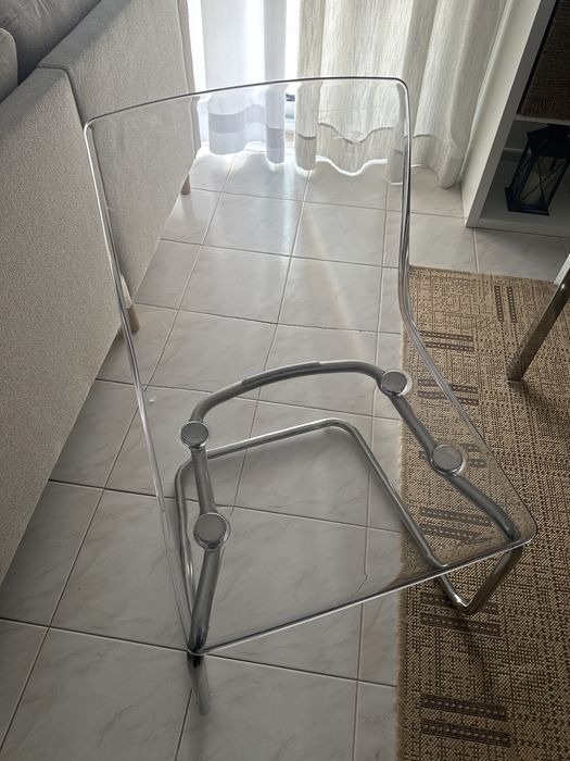 Cadeiras transparentes