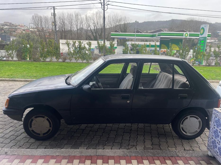 Peugeot 205 em bom estado