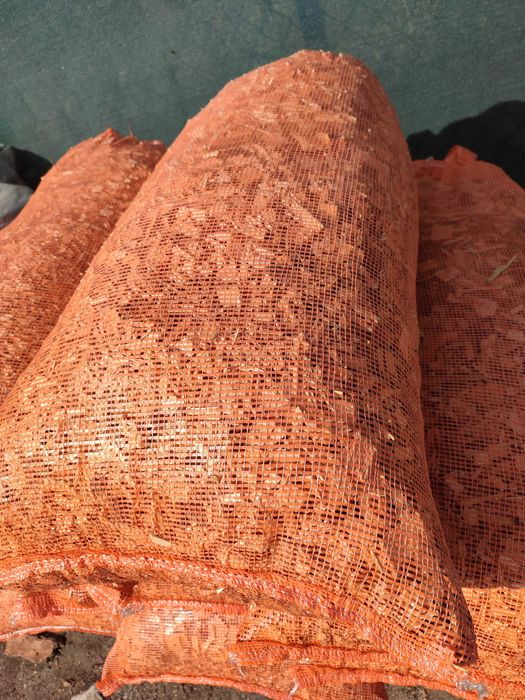 Piękne zrębki sosnowe workowane