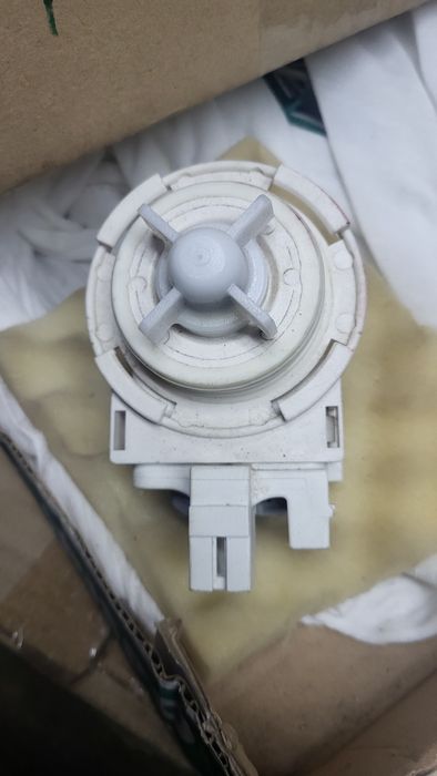 Водяний насос до пральних та посудомийних машин Miele 63mi091.