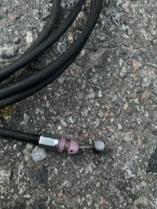 Продам трос лючка бензобака лансер 9