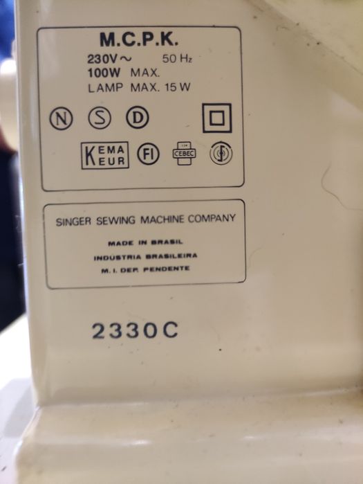 Máquina de costura Singer como nova.