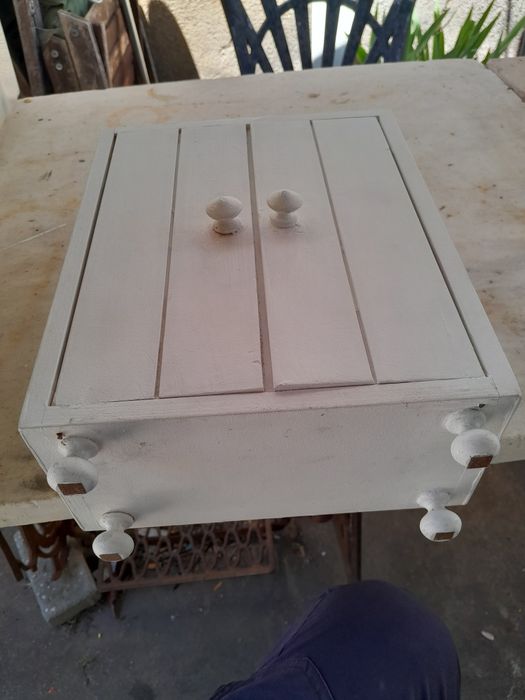 Roupeiro miniatura, edial para os vestidos das famosas bonecas.