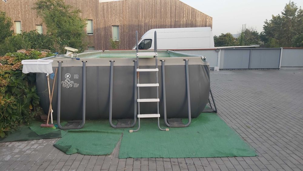 Piscina Intex modelo retangular (732x366x132cm)
