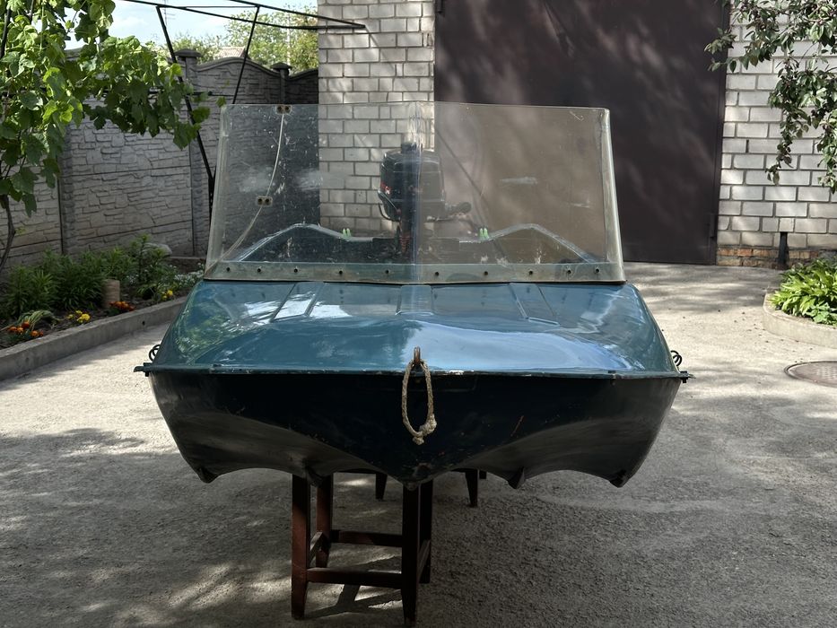 Лодка «Романтика» с мотором