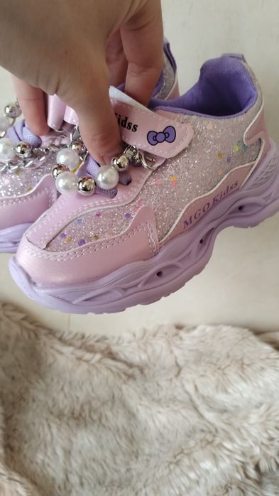 Adidaski LED dla dziewczynki