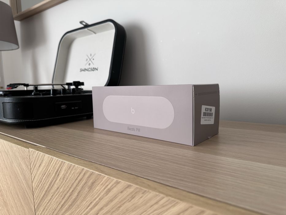 Beats Pill x Kim Kardashian Edition Light Grey