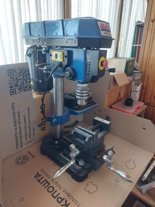 Сверлильный станок переделаный в фрезерный по дереву