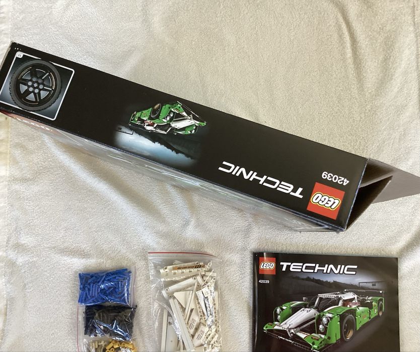 LEGO Technic Superszybka wyścigówka 42039