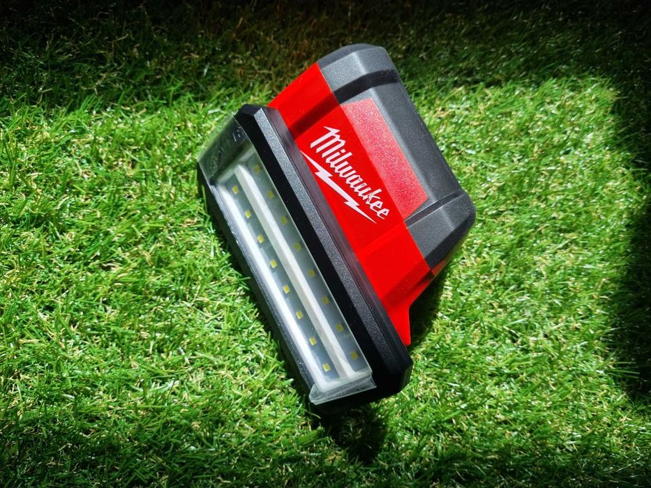 Ліхтар сервісний Milwaukee 2367-20 M12 USB TRUEVIEW акумуляторний, компактний, портативний