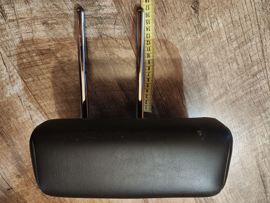 Підголовник задній центр. Jeep Cherokee Trailhawk2020