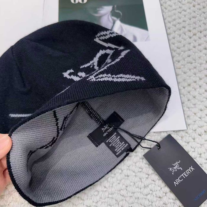 Zupełnie nowa czapka Arc'teryx