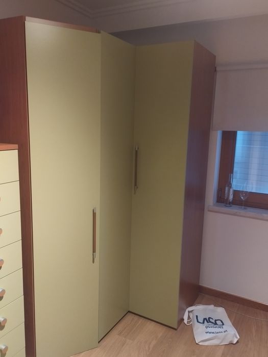 Roupeiro de canto de quarto infantil