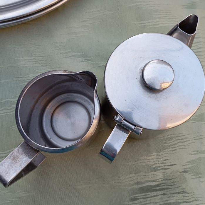 Diversa loiça em inox e alumínio