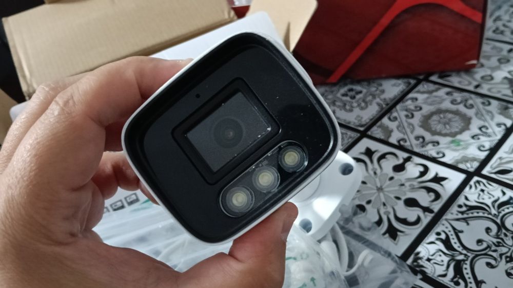 Câmara de videovigilância exterior