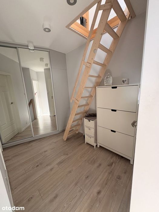 Dwupoziomowe mieszkanie z trzecim poziomem,dużym balkonem oraz piwnicą