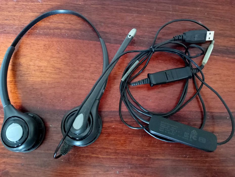Наушники Plantronics  и DA40 QD-USB Адаптер