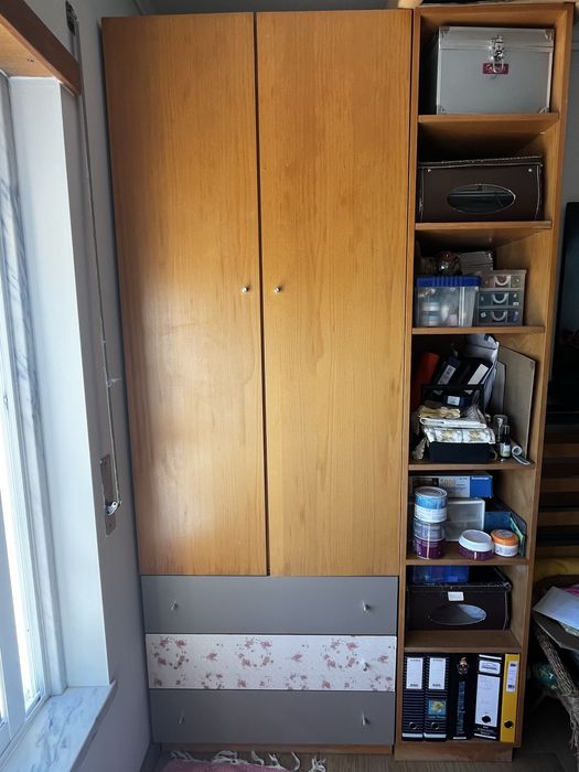 Roupeiro em madeira maciça