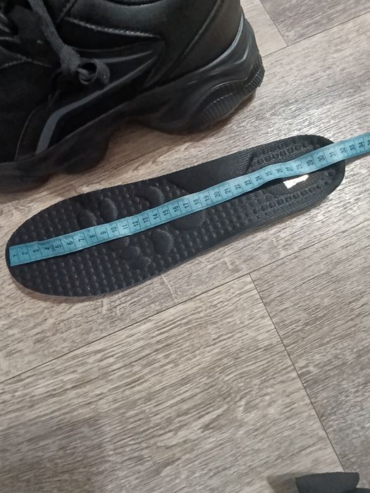 Кросівки чоловічі