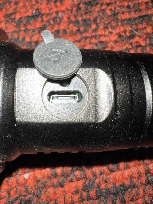 Дуже яскравий ліхтарик