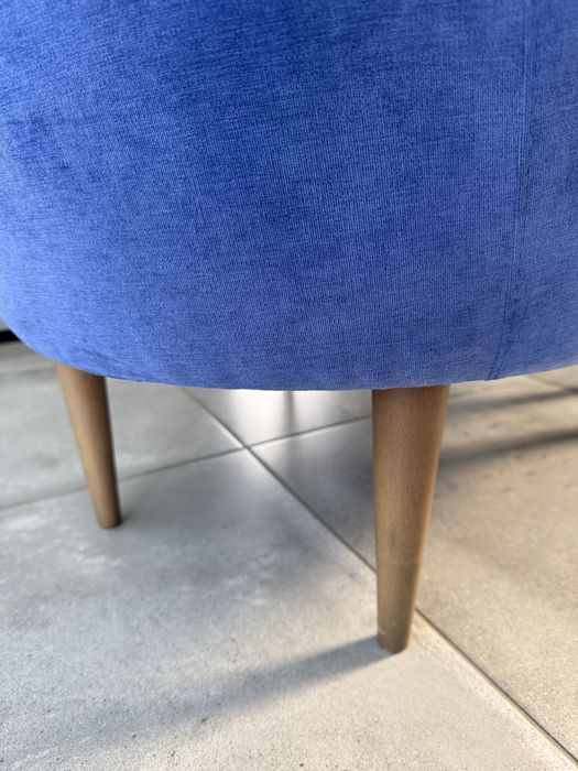 Poltrona e repousa pés azul Sancal