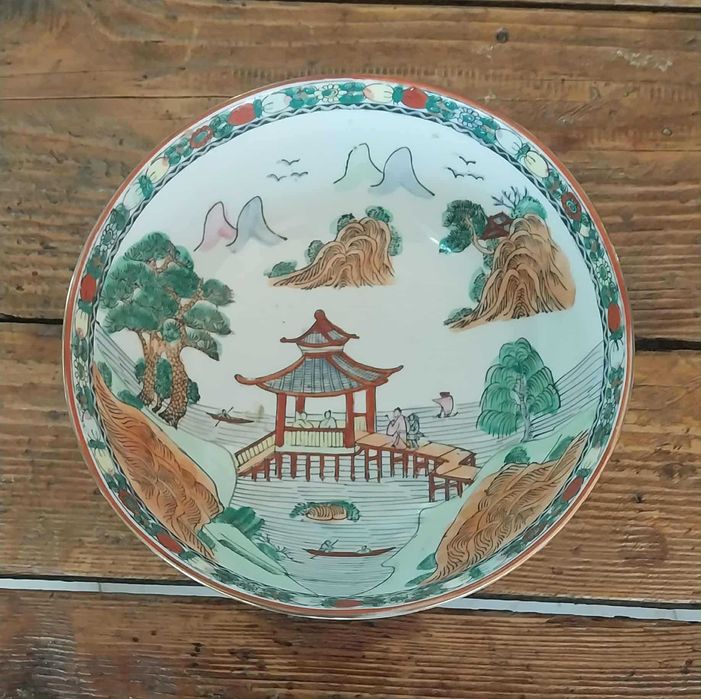 Antiga Taça / Saladeira em Porcelana Chinesa, decoração Pagodes