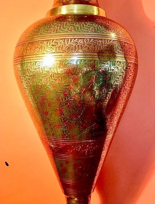 ÂNFORA EM LATÃO - pintura a fogo - anos 60 - 79x22 cm/s