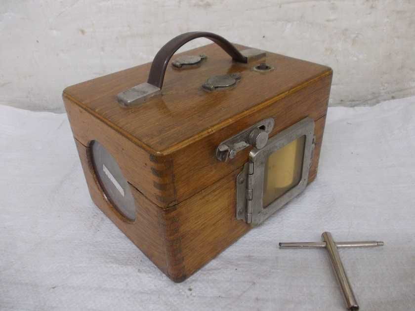 Stary rejestrator zegar lotu gołębi benzing