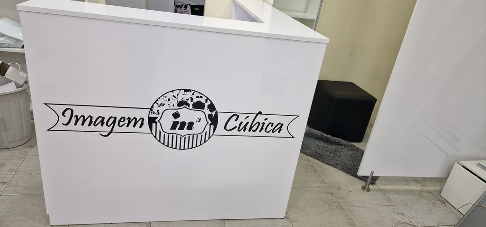 Vendo balcão em termolaminado como novo