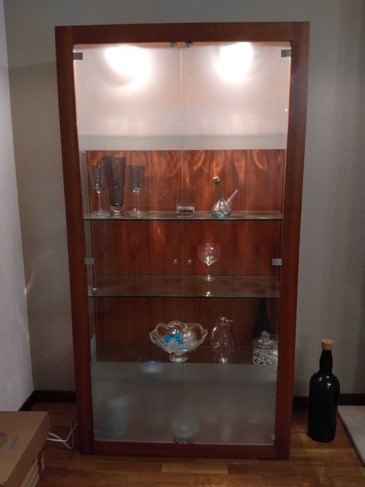 Vitrine para Exposição e Sala (Madeira de boa qualidade)