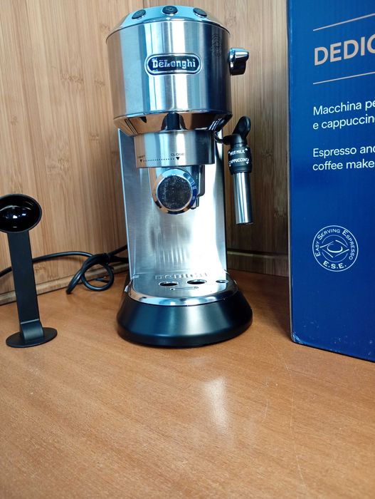 De'Longhi Dedica Style EC685.M – Ekspres kolbowy