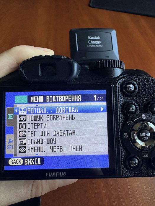 Напівпрофесійний фотоапарат Fujifilm FinePix S2950