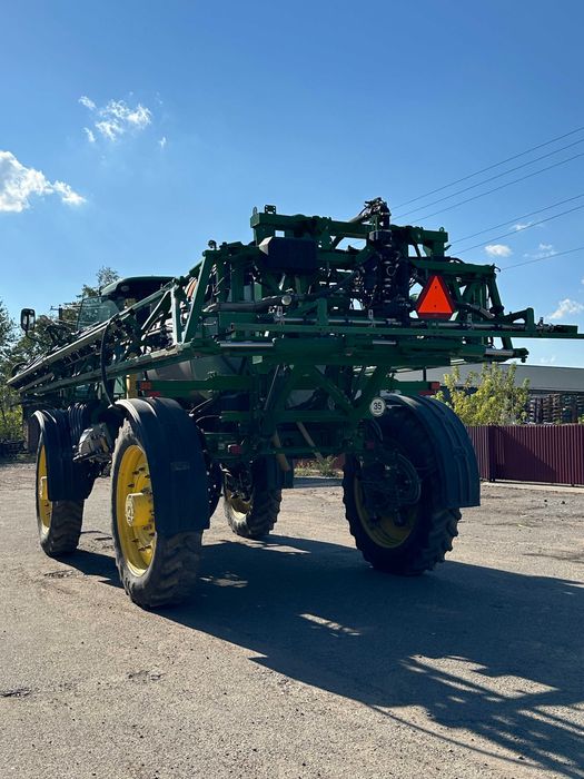 Самохідний оприскувач John Deere R4045
