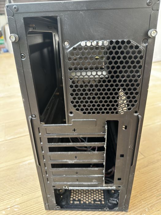 Caixa de Computador - Cooler Master