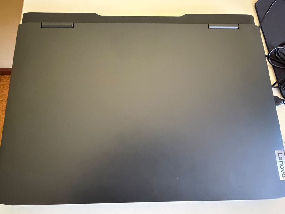 Portatil gaming LENOVO