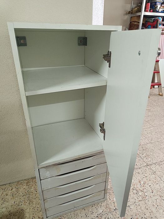 Móvel armário branco com prateleira