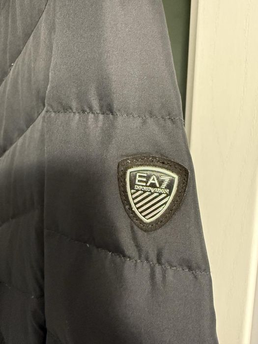 Продам куртку Armani пух перо