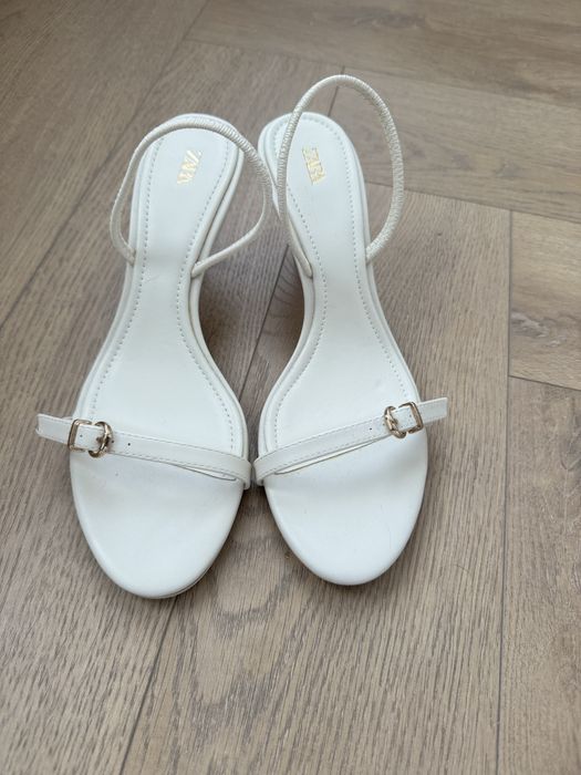 Босоніжки Zara в ідеальному стані