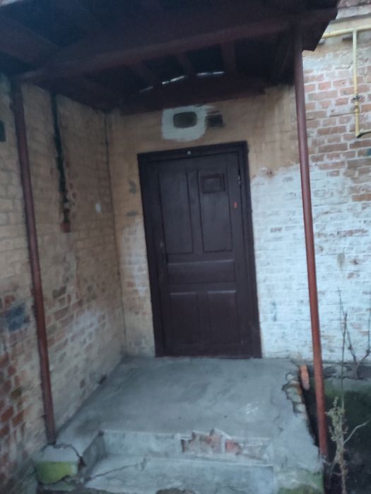 Продаж  просторої квартири з додатковими земельними ділянками