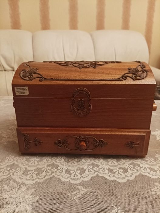 Шкатулка з дерева