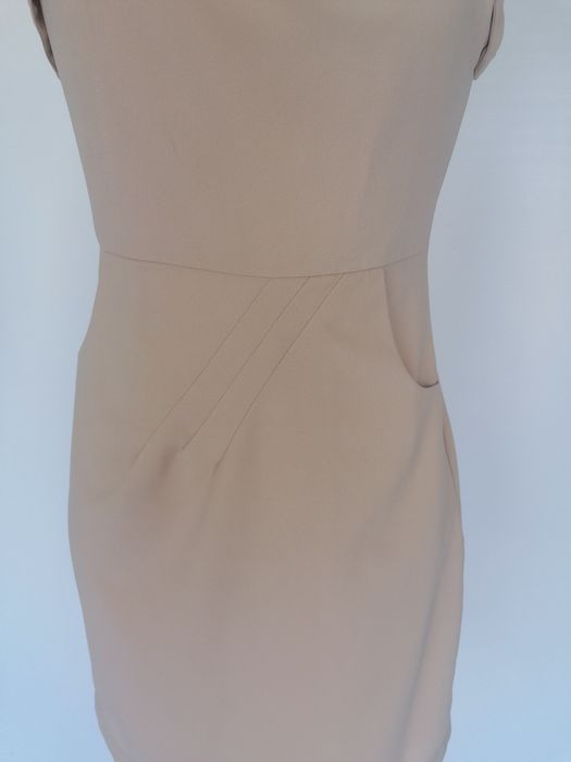 Beżowa krótka dopasowana elegancka sukienka koktailowa Lucy & Co 38 M
