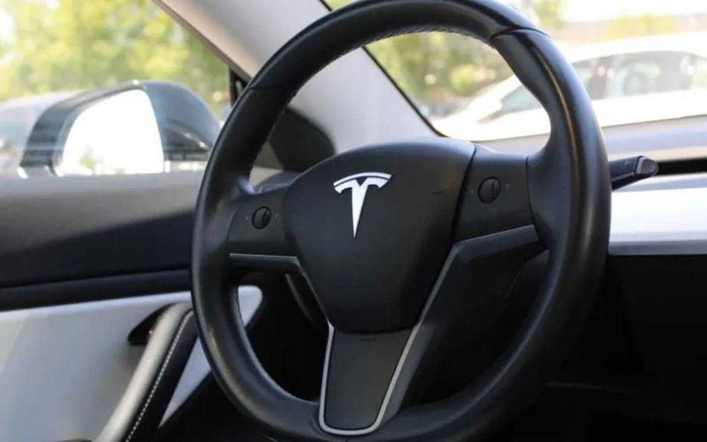 Продаж Tesla model 3 2019