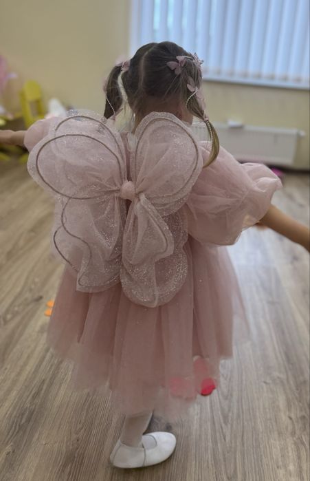 Костюм метелика,еї прокат 2-4 роки ( сукня +крила)