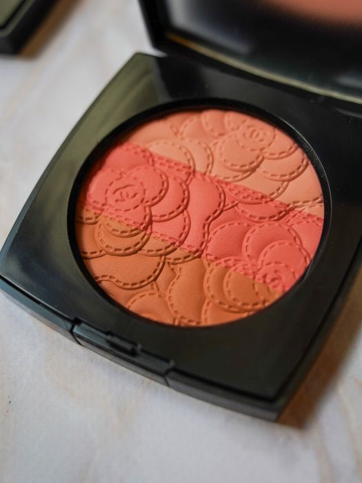 Румʼяна chanel camélia futura trio poudres blush powder