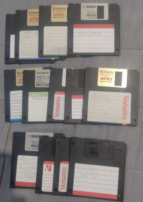 Zestaw 13 dyskietek 2HD 1,44 Mb (elektronika informatyka vintage)