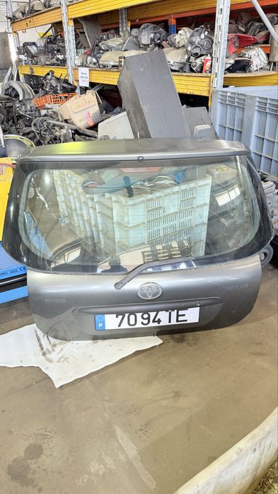 Porta da mala Toyota Corolla E12U ANO 2002