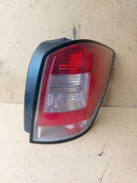Opel Astra III H Kombi Lampa Prawa tył tylna Europa Oryginał