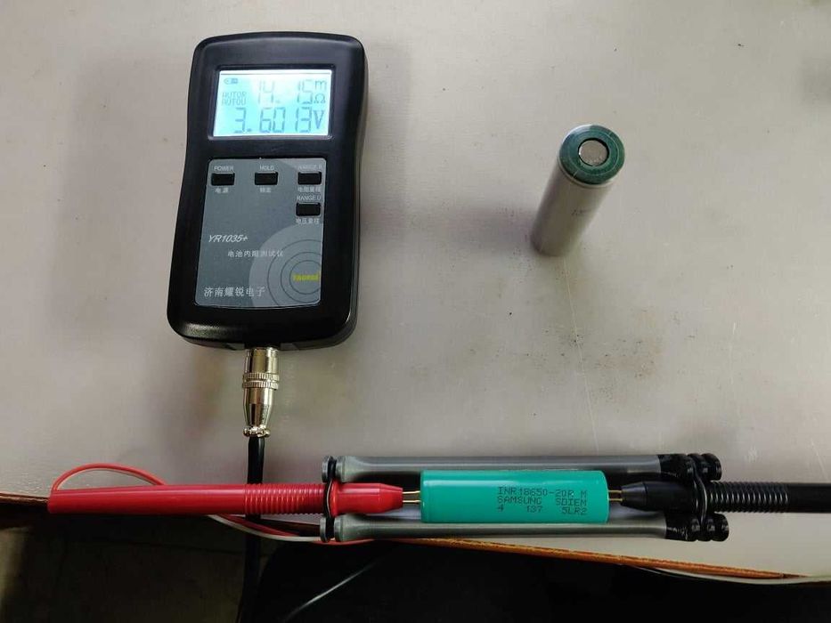 YR1035 Подставка и холдер для щупов 18650 / 21700