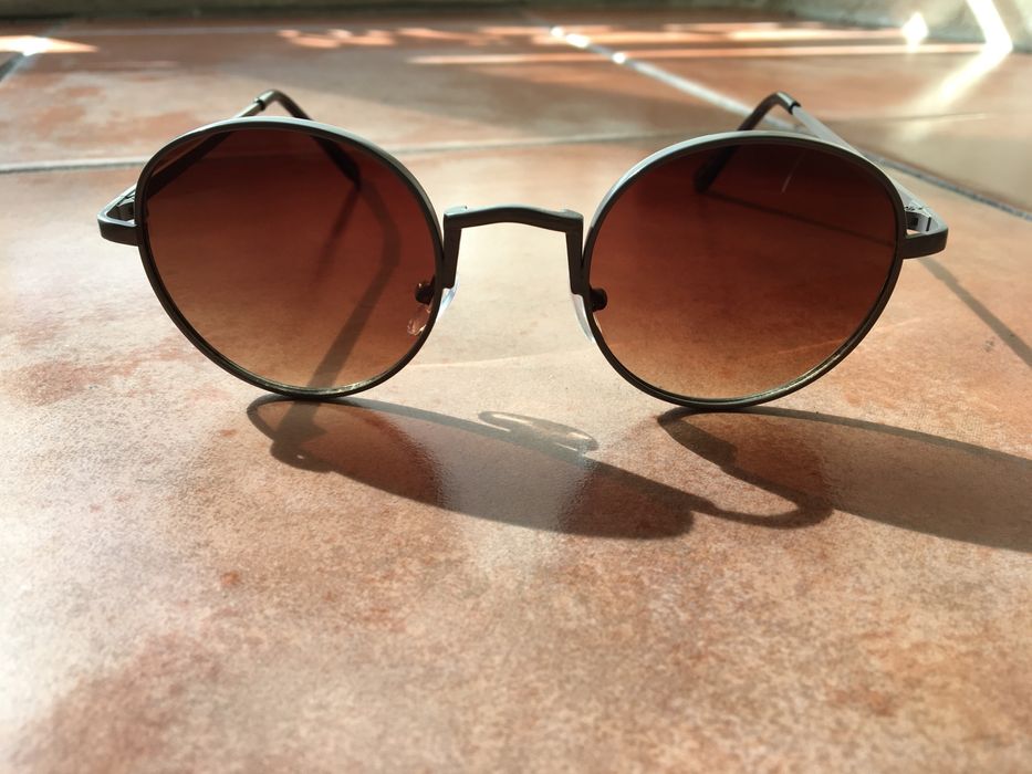 Óculos de sol com protecção UV máxima - NOVOS